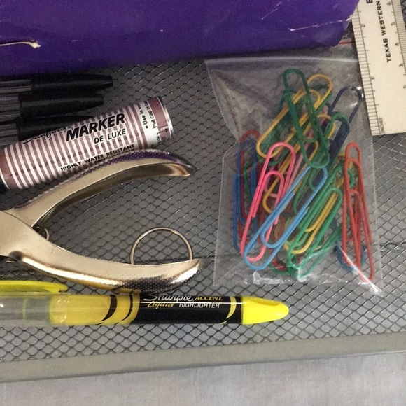 Silver mesh letter tray and office supplies - Picture 4 of 5